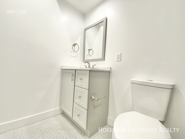 Building Photo - 6712 Willoughby Ave