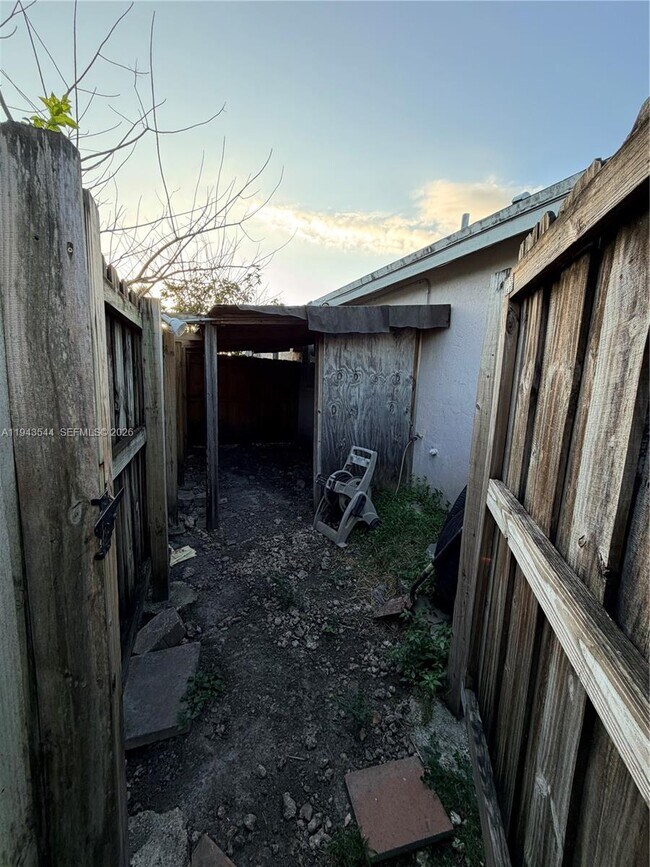 Building Photo - 28431 SW 135th Ave