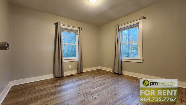 Building Photo - Remodeled 3/2 ready for new tenants.