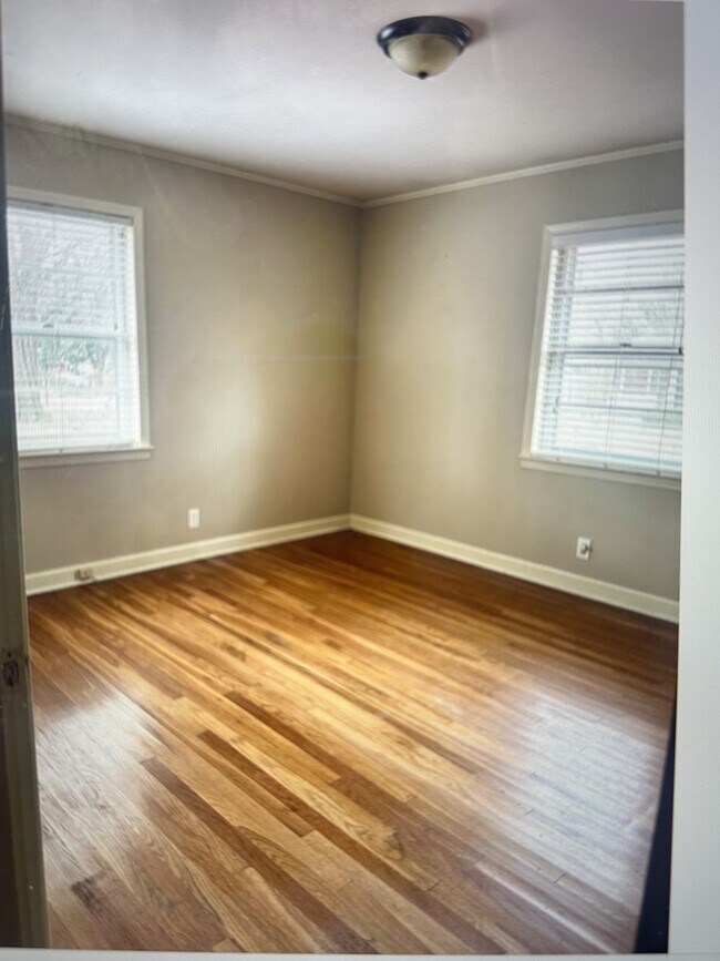 Building Photo - 407 S Acre Dr