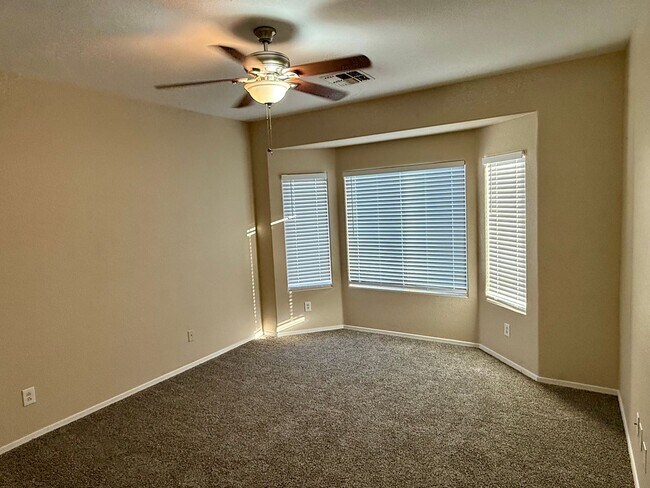 Building Photo - 4 Bedroom | 2 Bath - San Tan Ranch Single Level Home