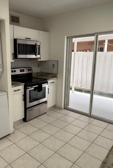 Building Photo - 3262 W 70th St