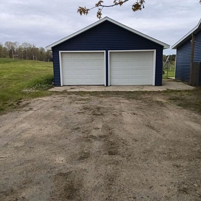 Building Photo - Private Country Living Near Fife Lake