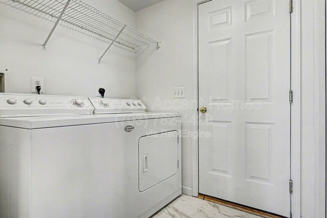 Building Photo - 716 Scarburgh Way