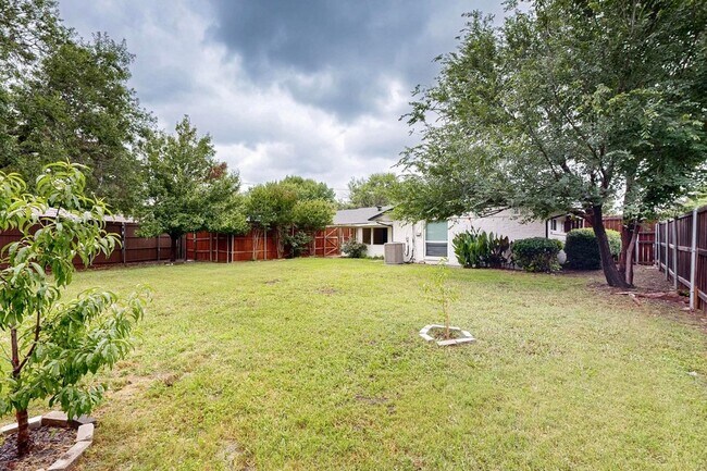 Building Photo - 3264 Northaven Rd