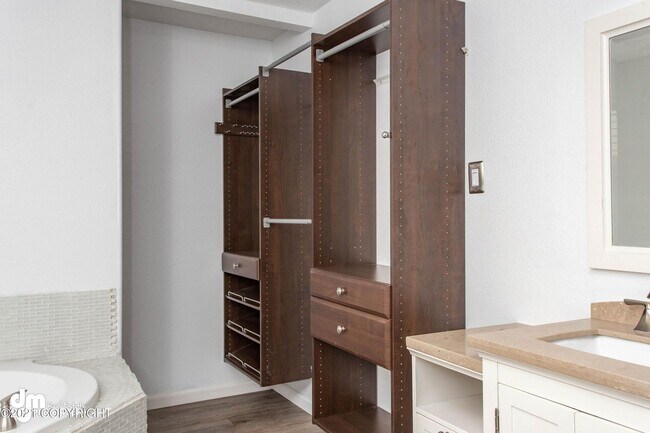 Building Photo - 2230 Candy Pl