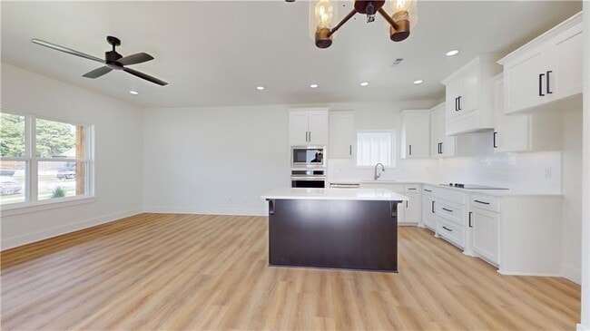 Building Photo - 510 W Olive St