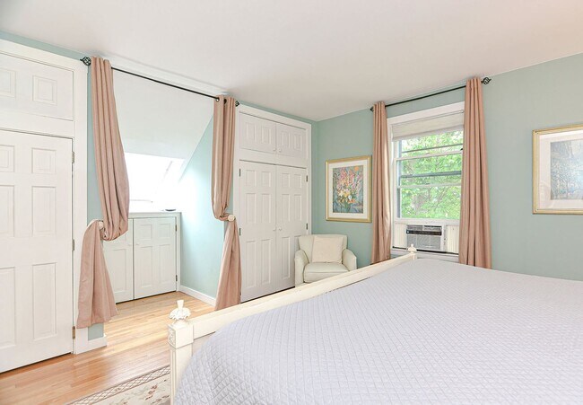 Building Photo - Granite Pier