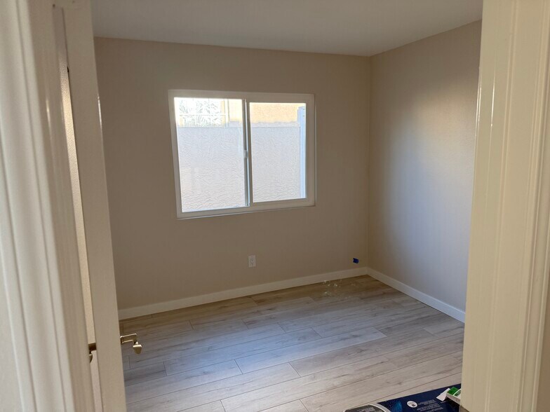 Building Photo - 2136 Waterside Dr