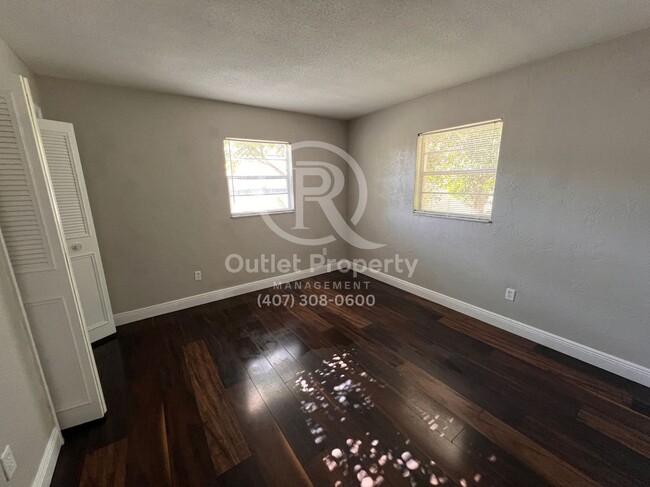 Building Photo - Fantastic 3 Beds 2 Baths Home + Fully Fenc...