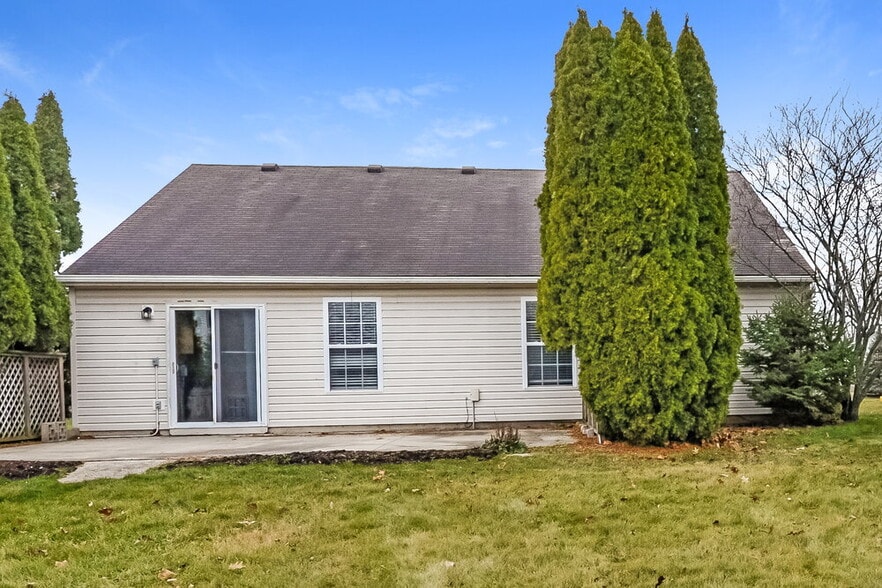 Building Photo - 36 W Pine Ridge Dr