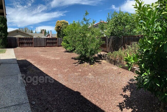 Building Photo - 1089 Rankin Dr