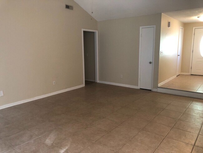 Building Photo - Single story ranch with 2 car attached gar...