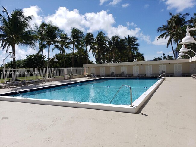 Building Photo - 2899 Collins Ave