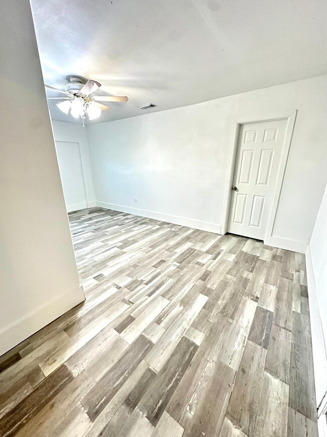 Building Photo - 600 W Mimosa St