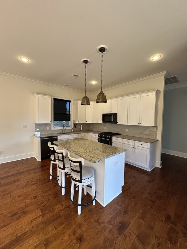 Building Photo - 170 Mulberry Ln