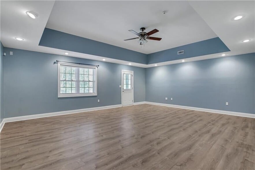 Building Photo - 3345qq Regent Pl SW