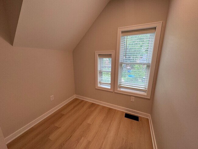 Building Photo - 1234-1236-1236 Summit St