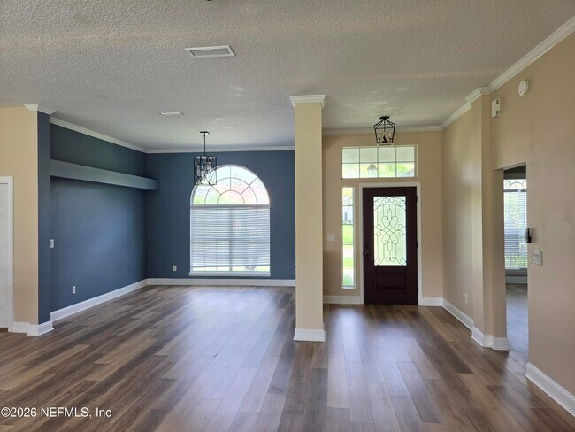 Building Photo - 2071 Thornhill Drive