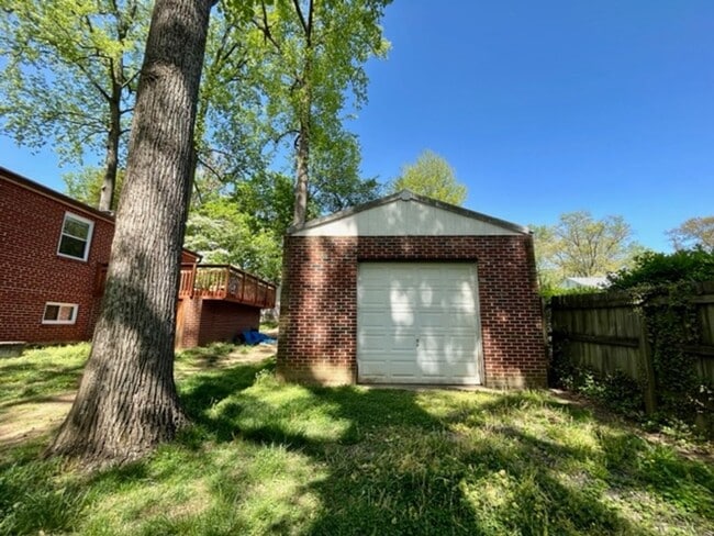 Building Photo - 3700 Woodridge Ave