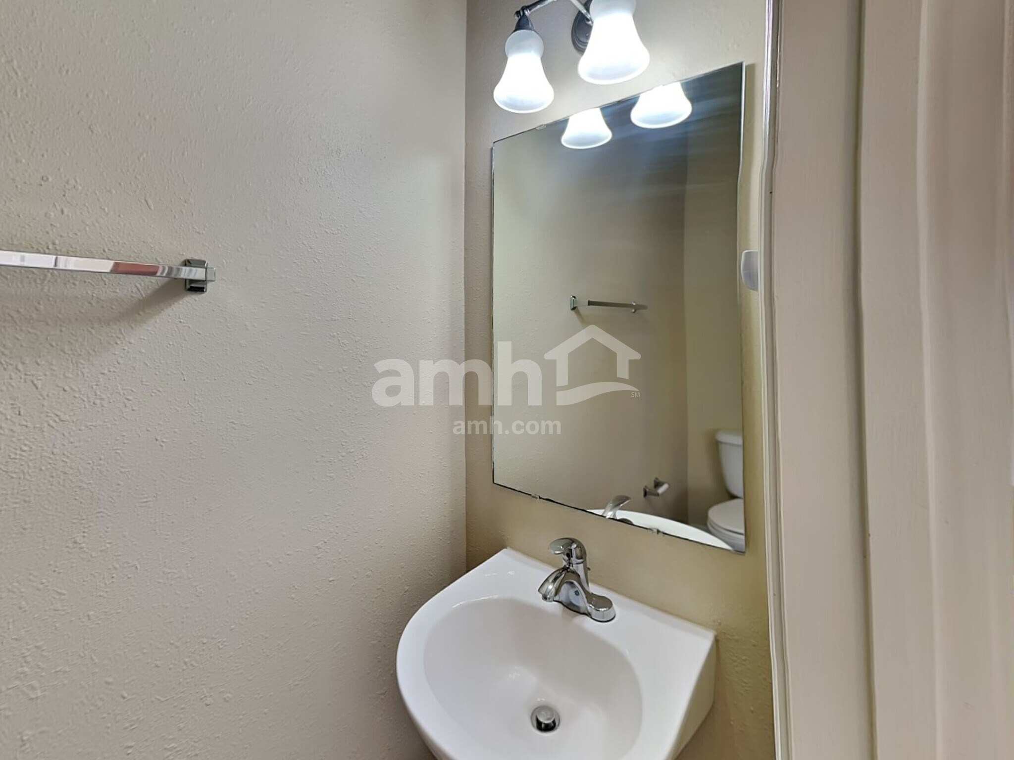 Building Photo - 11484 Brian Lakes Dr N