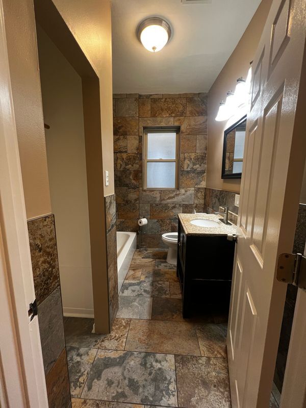 Building Photo - 735 N Hamlin Ave