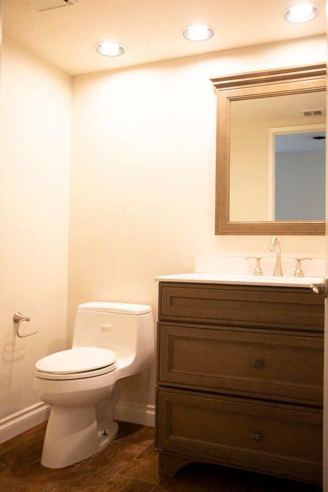 Building Photo - 40588 Clover Ln