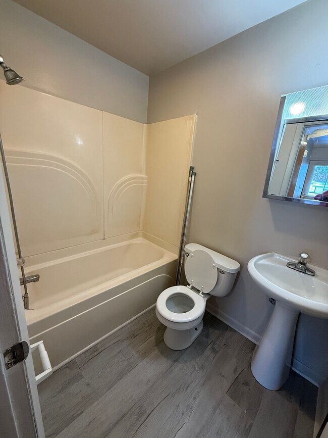Building Photo - 2 bed / 1 bath duplex in country setting