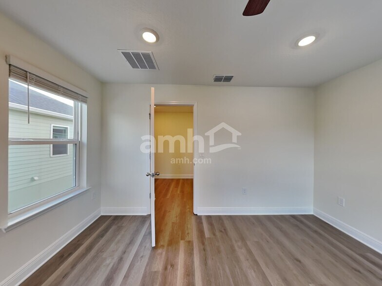 Building Photo - 5987 Sycamore Pl St