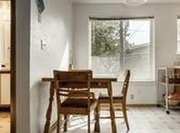 Building Photo - 416 22nd Ave SW