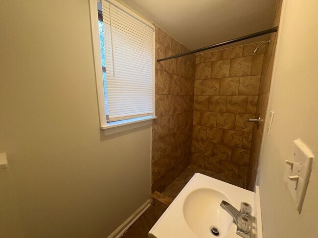 Building Photo - 2755 Vineville Ave