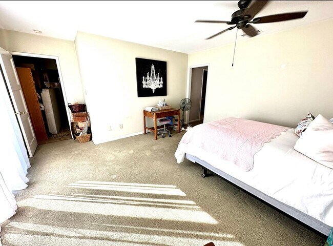 Building Photo - 3 Bedroom 2 Bathroom Lakewood House with Private Backyard down the street from Lakewood High School