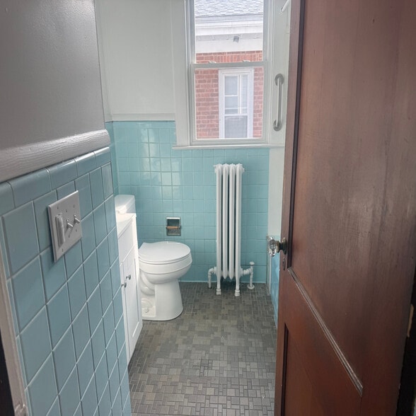 Building Photo - 182-184 Main St