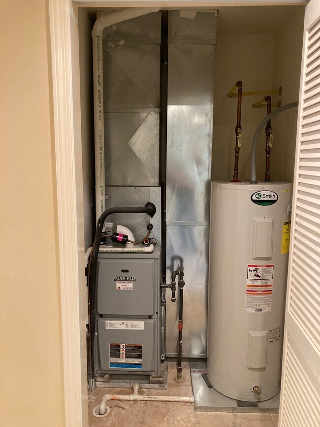 Building Photo - 2880 E Main St