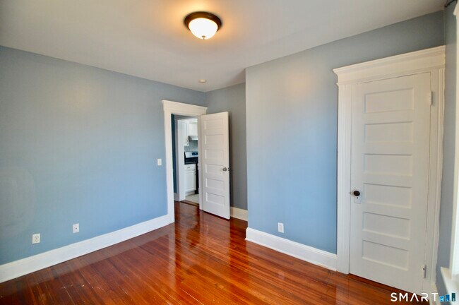 Building Photo - 32 Boston Terrace