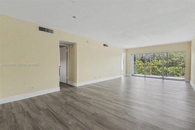 Building Photo - 3250 N Palm Aire Dr
