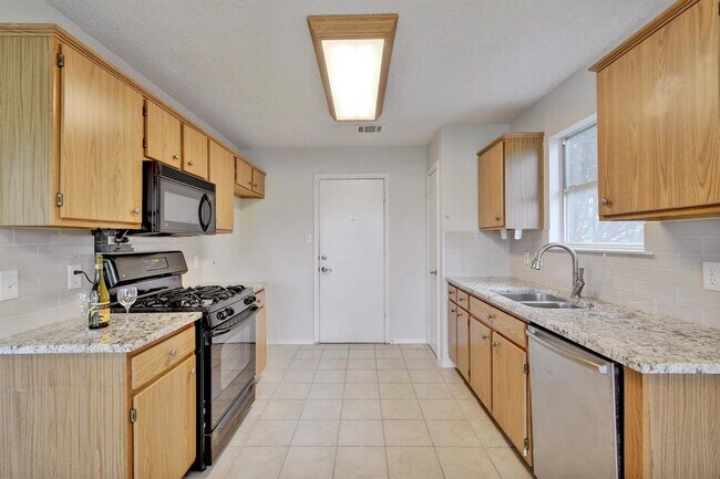 Building Photo - 1609 Lantern Light Dr