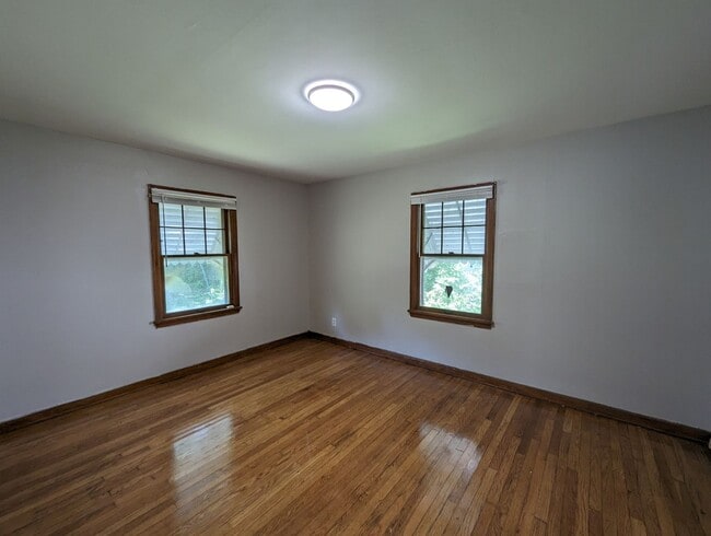 Building Photo - Welcome to Your Charming New Home on Minnie Avenue!