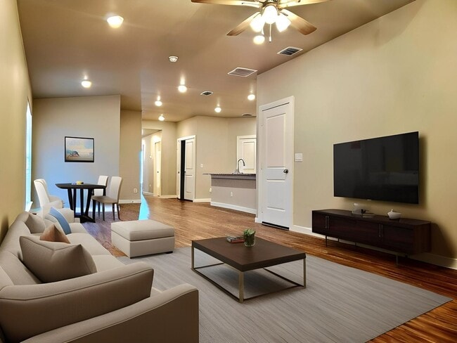 Building Photo - 2131 Kokomo Ave