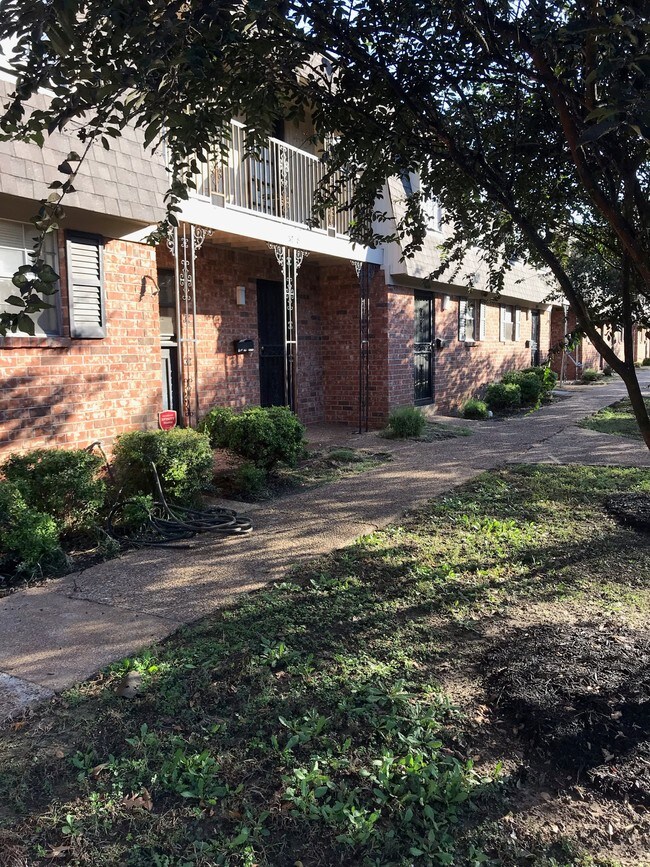 Primary Photo - 3657 Chateau Rhodes Cir