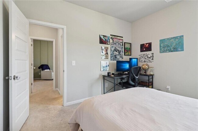 Building Photo - 3890 Clarington Dr