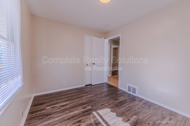 Building Photo - 10200 Tappan Dr