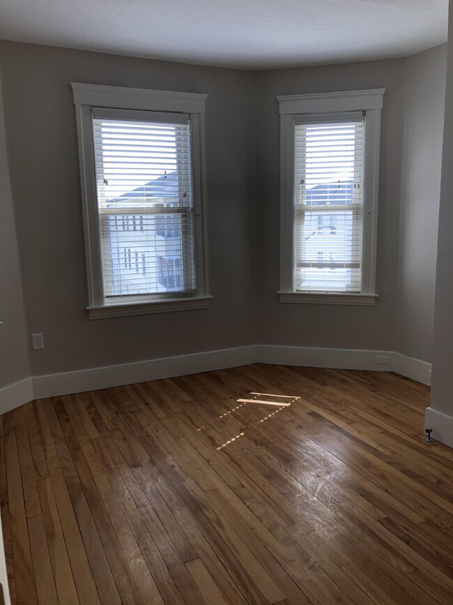 Building Photo - 7 Plantation St