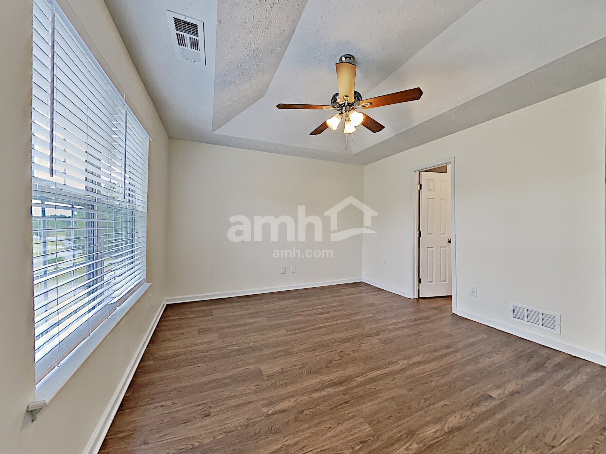 Building Photo - 2925 Hampton Valley Dr SE