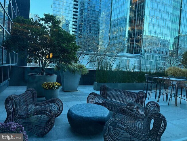 Building Photo - 1881 N Nash St