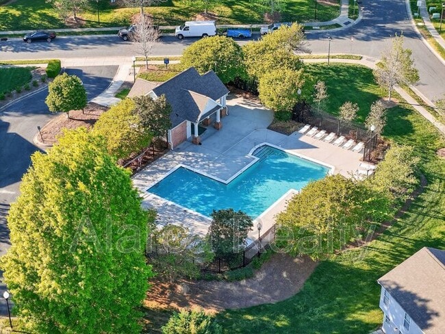 Building Photo - 2817 Summergrove Ct