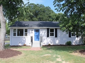 Building Photo - 7966 Kenmore Dr