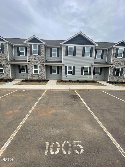 Building Photo - 1005 Peony Ln