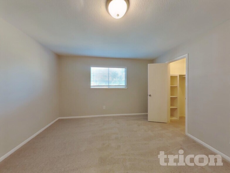 Building Photo - 5711 Kiowa Timbers Dr