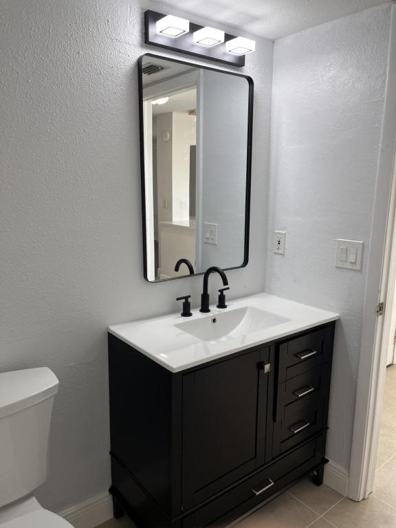 Building Photo - 7617 Tamarind Ave